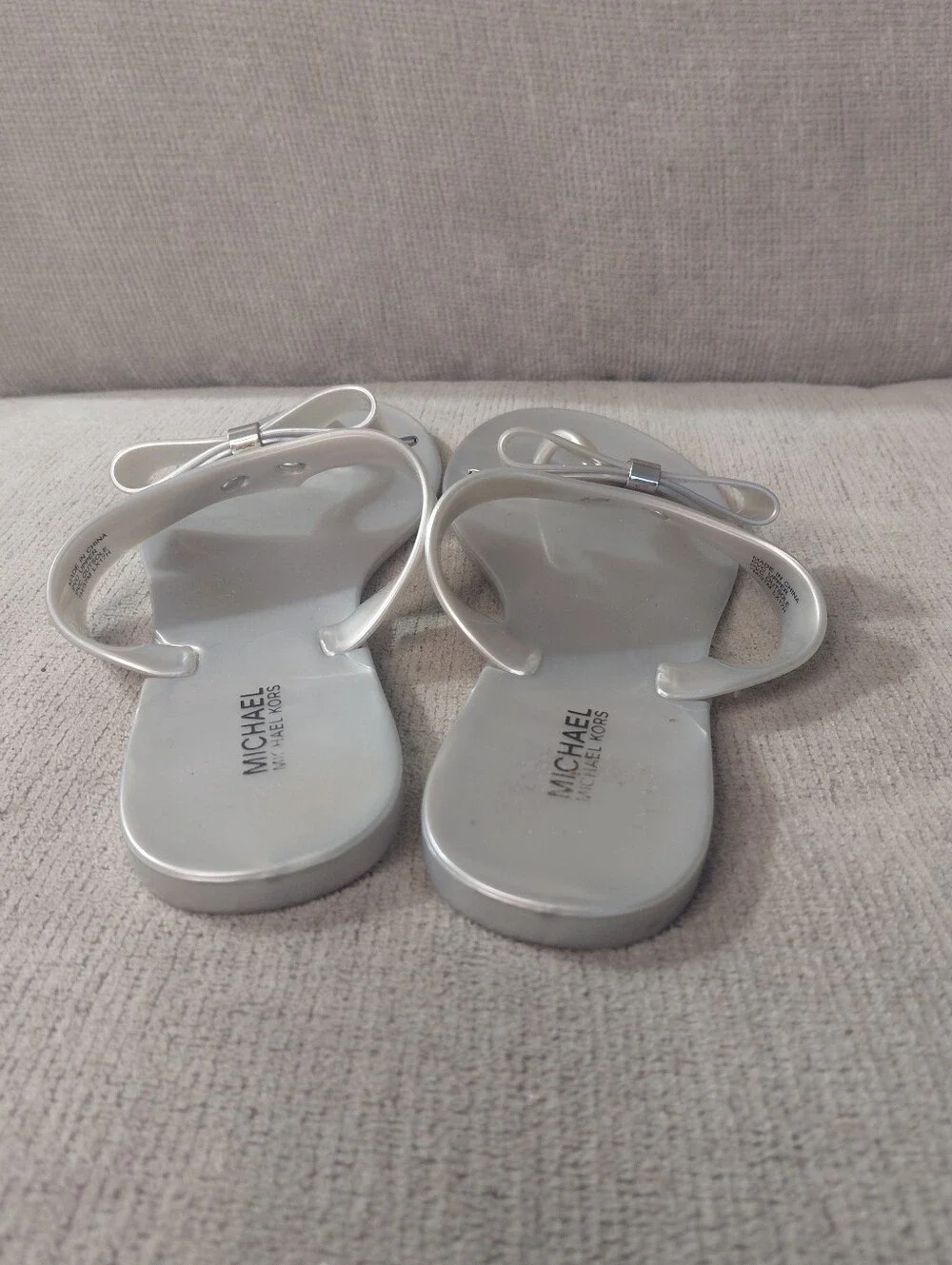 Michael Kors Metallic Silver Bow Jelly Sandals Size 7